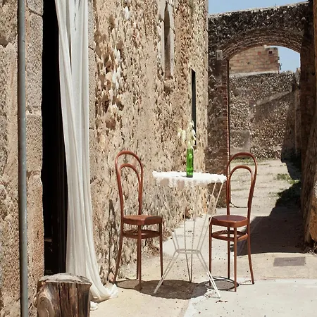 In Near The Gérone