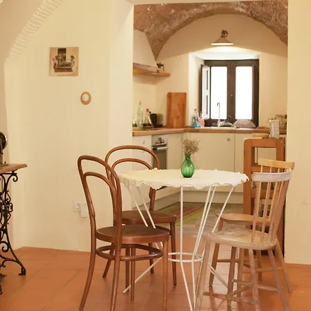Traditional House For 4 People In Valveralla Appartement *