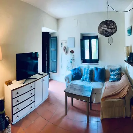 Traditional House For 4 People In Valveralla *